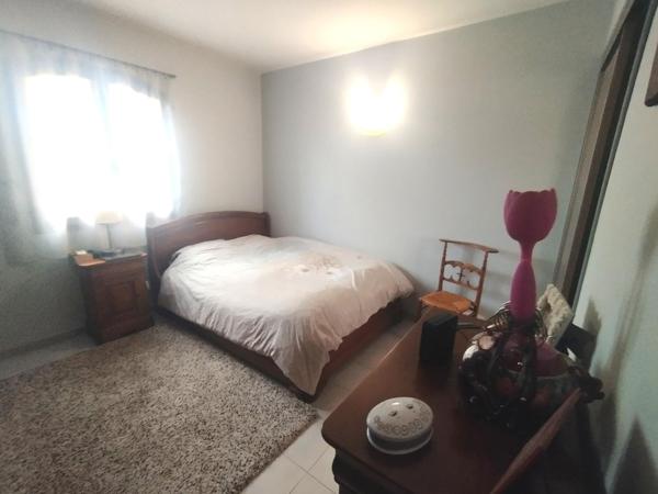 Hyères Ayguade, villa de 260m2 avec piscine et garage sur 1500m2 de terrain paysagé.