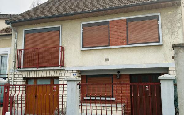 Maison à vendre    3 pièces •  Stains