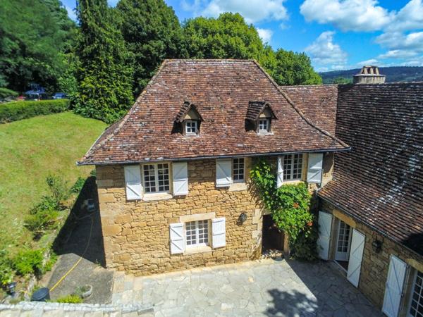 Maison bourgeoise en pierres avec terrain de 14 000m2 et piscine, à Figeac Figeac