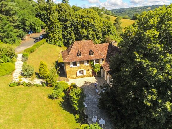 Maison bourgeoise en pierres avec terrain de 14 000m2 et piscine, à Figeac Figeac