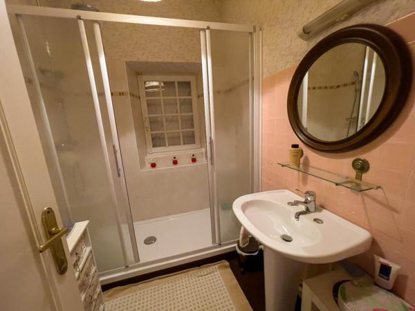 Maison bourgeoise en pierres avec terrain de 14 000m2 et piscine, à Figeac Figeac