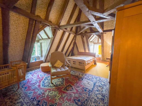 Maison bourgeoise en pierres avec terrain de 14 000m2 et piscine, à Figeac Figeac