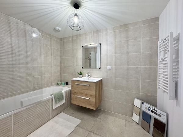 T4 en RDC avec sa terrasse de 14m² + jardin de 102.52m² + 2 parkings extérieurs