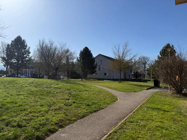 Dpt Ain (01), INVESTISSEMENT LOCATIF - LMNP géré à vendre PREVESSIN MOENS appartement T3 -