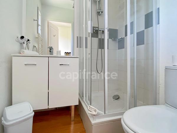 Dpt Ain (01), INVESTISSEMENT LOCATIF - LMNP géré à vendre PREVESSIN MOENS appartement T3 -