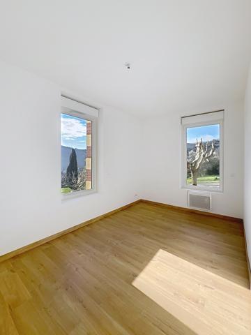 Exclusivité/ Sud Ardèche Les Vans : appartement 92 m2 avec jardin