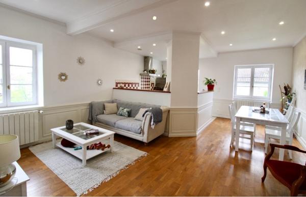 Appartement ancien rénové de type 3, avec cave et stationnement