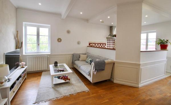 Appartement ancien rénové de type 3, avec cave et stationnement