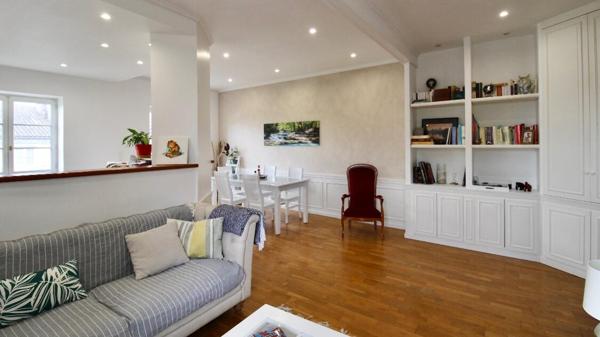 Appartement ancien rénové de type 3, avec cave et stationnement