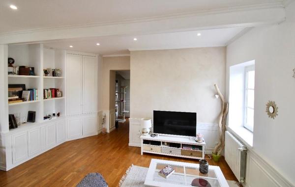 Appartement ancien rénové de type 3, avec cave et stationnement