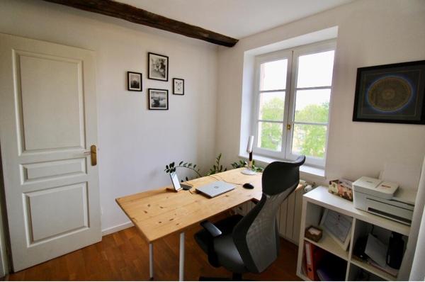 Appartement ancien rénové de type 3, avec cave et stationnement