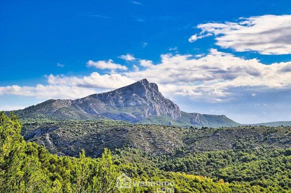 Terrain à bâtir 1060 m² à Aix-en-Provence 13090
