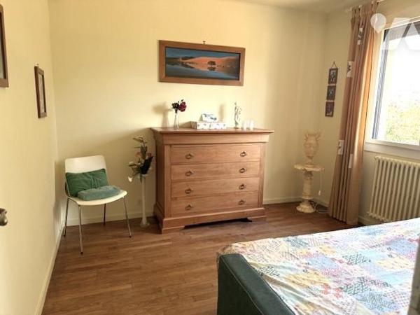 EN CAMPAGNE – BELLE MAISON FAMILIALE SUR TERRAIN ARBORÉ !