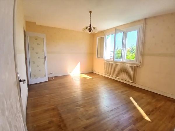 Maison lumineuse 4 chambres avec terrain clos et arboré