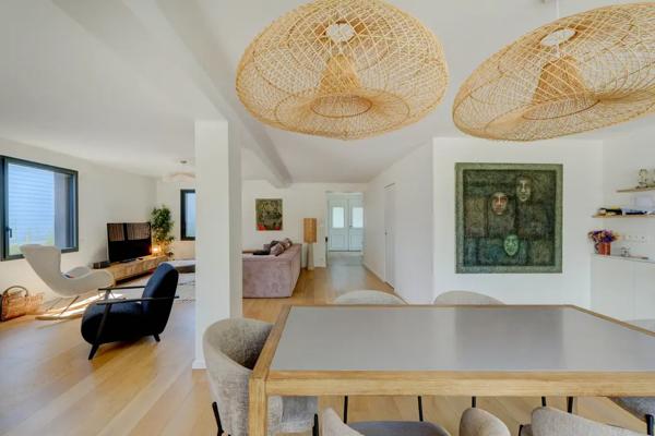 PROPRIETE D'EXCEPTION 218 m2 SUR JARDIN DE 1 500 m2
