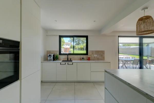 PROPRIETE D'EXCEPTION 218 m2 SUR JARDIN DE 1 500 m2