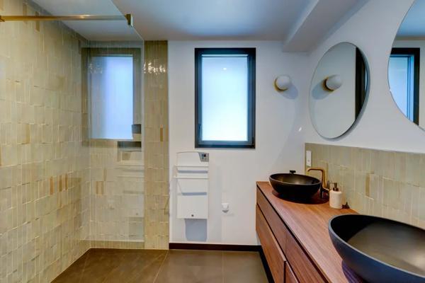 PROPRIETE D'EXCEPTION 218 m2 SUR JARDIN DE 1 500 m2