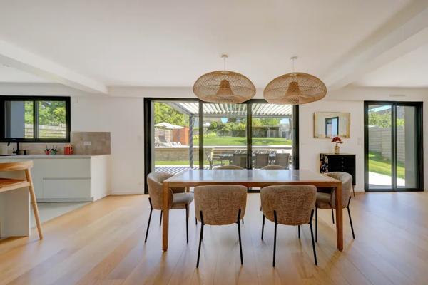 PROPRIETE D'EXCEPTION 218 m2 SUR JARDIN DE 1 500 m2