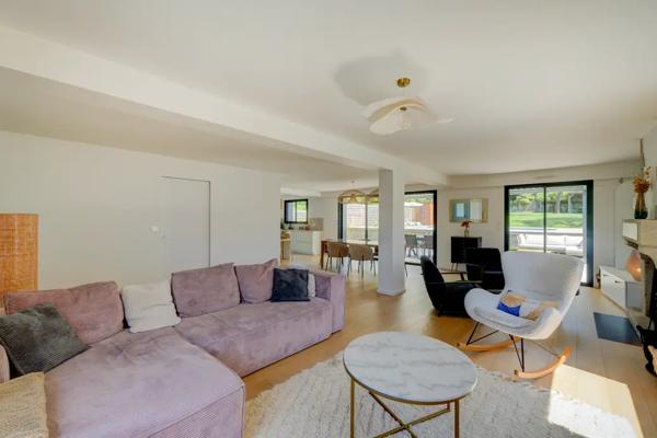 PROPRIETE D'EXCEPTION 218 m2 SUR JARDIN DE 1 500 m2