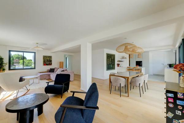 PROPRIETE D'EXCEPTION 218 m2 SUR JARDIN DE 1 500 m2