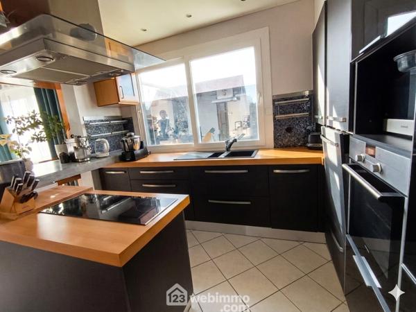 Maison 159 m² à Pont-de-l'Arche 27340