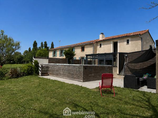 Maison de village 225 m² à Pouzauges 85700