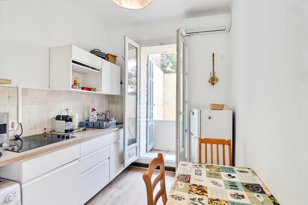 23m2 de Terrasse et 24m2 d'appartement à vendre Cinq avenues 13004 Marseille