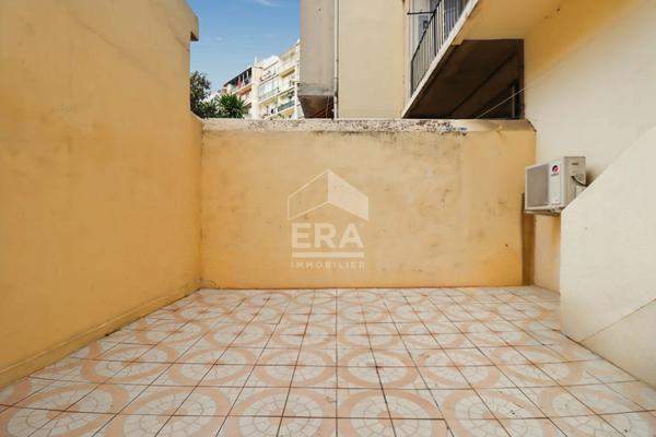 23m2 de Terrasse et 24m2 d'appartement à vendre Cinq avenues 13004 Marseille
