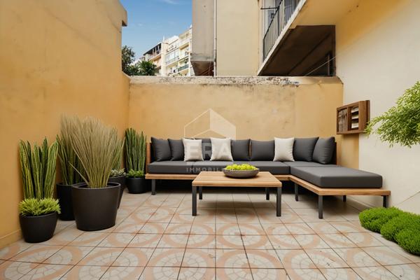 23m2 de Terrasse et 24m2 d'appartement à vendre Cinq avenues 13004 Marseille