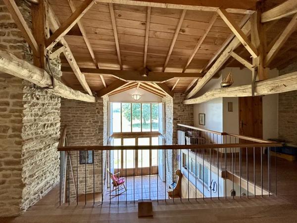 Propriété en pierre avec gîte et vue campagne