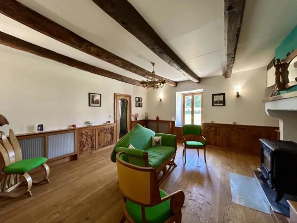 Propriété en pierre avec gîte et vue campagne