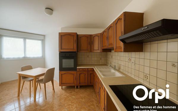 Appartement à vendre    3 pièces • 70 m2 Montigny-le-Bretonneux