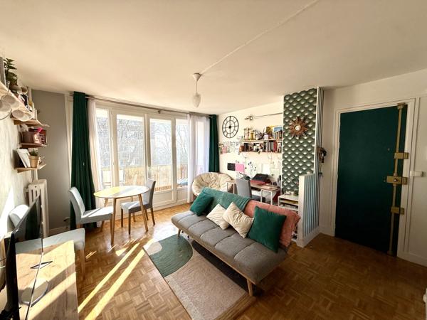 Sevran (93270) Appartement 2 Pièces avec balcon, cave proche RER, futur métro 16