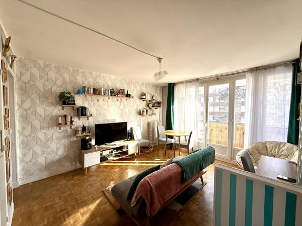 Sevran (93270) Appartement 2 Pièces avec balcon, cave proche RER, futur métro 16