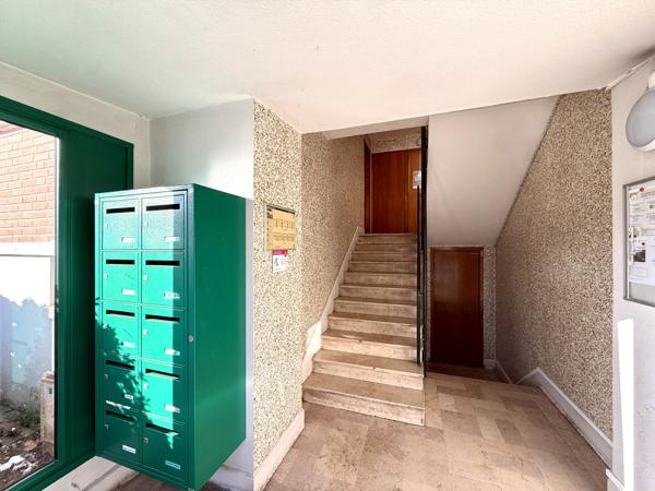 Sevran (93270) Appartement 2 Pièces avec balcon, cave proche RER, futur métro 16