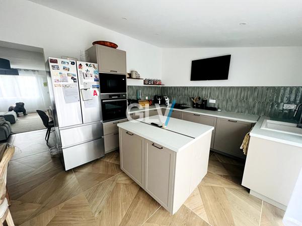 MAISON ENTIEREMENT RENOVEE + JARDIN , Faches thumesnil