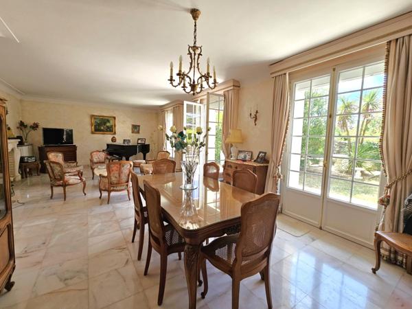 Villeneuve-sur-Lot (47300) Élégante propriété avec maison 200m², dépendances jardin et piscine