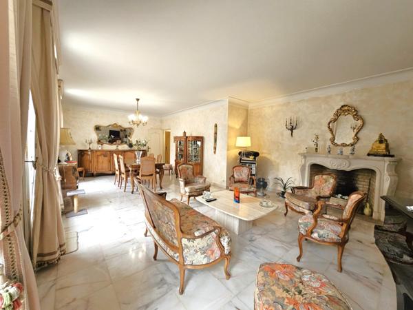 Villeneuve-sur-Lot (47300) Élégante propriété avec maison 200m², dépendances jardin et piscine