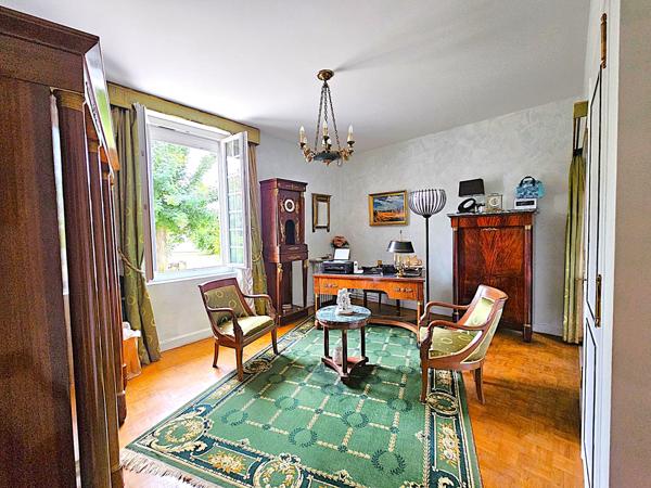 Villeneuve-sur-Lot (47300) Élégante propriété avec maison 200m², dépendances jardin et piscine