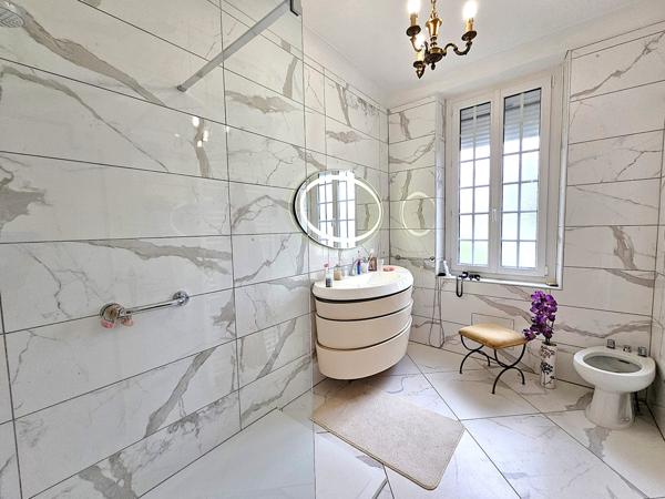 Villeneuve-sur-Lot (47300) Élégante propriété avec maison 200m², dépendances jardin et piscine