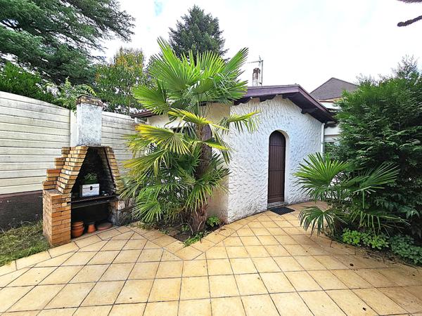 Villeneuve-sur-Lot (47300) Élégante propriété avec maison 200m², dépendances jardin et piscine