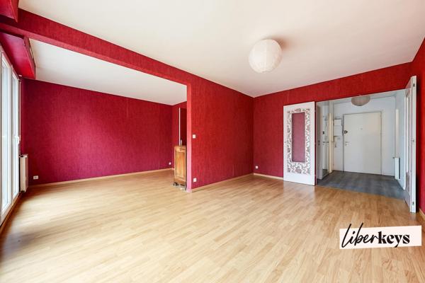 Spacieux T4 lumineux avec balcon et parking sécurisé à Nantes – Quartier Rond-point de Paris
