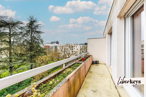 Spacieux T4 lumineux avec balcon et parking sécurisé à Nantes – Quartier Rond-point de Paris