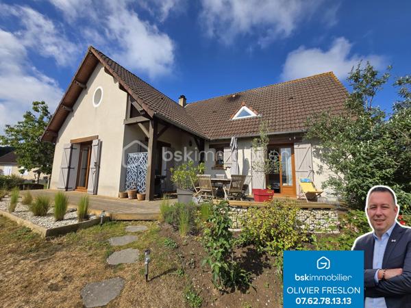 Magnifique Pavillon sur sous-sol de 177m² à Marzy

Exclusif chez BSK Immobilier!!!

Dans le village très prisé de Marzy,  situé proche de toutes les écoles,  les commerces et les commodités, nous vous présentons ce magnifique pavillon élevé sur sous sol construit en 1984, d'une superficie habitable de 177m², comprenant 5 pièces dont salon séjour avec cheminée, cuisine indépendante aménagée et équipée, wc, salle de bain, 2 chambres au rez-de-chaussée, grand palier, dressing, 2 chambres, wc et salle d'eau à l'étage, cellier, cave, buanderie aménagée, grand garage de28m², terrasses et dépendance de jardin, le tout sur un beau terrain d'environ 1000m², arboré, entretenu et entièrement clos avec une vue imprenable sur la campagne Nivernaise .

Au rez-de-chaussée, ce pavillon propose une spacieuse entrée ainsi qu'un dégagement qui dessert toutes les pièces de la maison notamment un grand salon séjour de 32 m², pièce de vie lumineuse qui propose un insert de cheminée, pour de belles soirées au coin du feu, ainsi que deux belles portes fenêtres qui donne sur une grande terrasse en bois.
Le dégagement dessert une grande cuisine indépendante, aménagée et équipée de 23m².
Le rez-de-chaussée se complète de 2 chambres de 11 et 15m², une salle de bain et un wc indépendant.

De la cuisine, un escalier mène à l'étage, dont le grand palier de 25m², dessert deux chambres de 16 et 21m², la plus grande offrant un espace dressing.
L'étage se complète d'une salle d'eau avec wc,, d'un grand dressing et d'une pièce de rangement .

Au sous sol, ce pavillon propose un espace buanderie de 16m², un cellier de 15m², une pièce de rangement de 13m², un atelier de 20m², une cave, ainsi qu'un grand garage de 27m² avec porte de garage motorisée.

Tous les sols de cette maison sont en carrelage (Salon séjour, cuisine, salle de bain, wc, buanderie cellier, véranda, garage) mais aussi en parquet (palier et chambres), elle est composée d'un chauffage au bois (insert) ou électrique, d'une isolation double vitrage PVC imitation bois, ainsi que de volets bois standards.
Ce pavillon dispose de combles parfaitement isolés et d'une toiture en tuiles mécaniques bétons en très bon état.

Côté terrain, cette maison dispose d'un portail motorisé avec console d'accueil , d'une parcelle d'environ 1000 m² de terrain sans vis à vis entièrement clôturée, arborée et très bien entretenue, d'une terrasse en bois qui propose une vue imprenable sur la campagne Nivernaise,  de deux autres terrasses dont une sous appentis, ainsi que d'une dépendnace de jardin,
Côté assainissement, ce pavillon dispose du tout à l'égout conforme.
Il dispose de la fibre internet

Les plus de cette maison :
Sa proximité de toutes les commodités, des commerces et des écoles. La qualité générale du bien parfaitement entretenu avec des grands volumes de pièces dont son salon séjour, sa cuisine indépendante aménagée et équipée, ses 4 chambres et ses 2 salles de bains, sa buanderie aménagée, son garage, ses extérieurs et ses terrasses, son terrain parfaitement entretenu, arboré et totalement clôturé.

Des photos supplémentaires sont disponibles sur BSK IMMOBILIER > Nos conseillers > Olivier FRESLON
Pour tout renseignement complémentaire ou pour une visite, contactez moi au 07.62.78.13.13.

Idéale pour une grande famille, cette maison est un vrai coup de cœur, une opportunité à saisir!!!