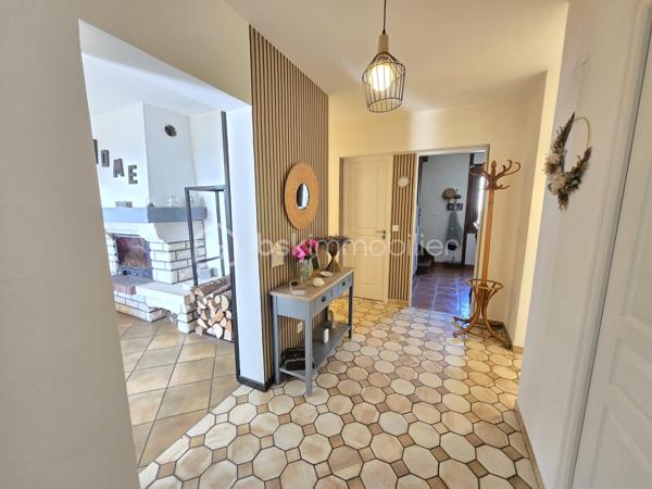 Magnifique Pavillon sur sous-sol de 177m² à Marzy

Exclusif chez BSK Immobilier!!!

Dans le village très prisé de Marzy,  situé proche de toutes les écoles,  les commerces et les commodités, nous vous présentons ce magnifique pavillon élevé sur sous sol construit en 1984, d'une superficie habitable de 177m², comprenant 5 pièces dont salon séjour avec cheminée, cuisine indépendante aménagée et équipée, wc, salle de bain, 2 chambres au rez-de-chaussée, grand palier, dressing, 2 chambres, wc et salle d'eau à l'étage, cellier, cave, buanderie aménagée, grand garage de28m², terrasses et dépendance de jardin, le tout sur un beau terrain d'environ 1000m², arboré, entretenu et entièrement clos avec une vue imprenable sur la campagne Nivernaise .

Au rez-de-chaussée, ce pavillon propose une spacieuse entrée ainsi qu'un dégagement qui dessert toutes les pièces de la maison notamment un grand salon séjour de 32 m², pièce de vie lumineuse qui propose un insert de cheminée, pour de belles soirées au coin du feu, ainsi que deux belles portes fenêtres qui donne sur une grande terrasse en bois.
Le dégagement dessert une grande cuisine indépendante, aménagée et équipée de 23m².
Le rez-de-chaussée se complète de 2 chambres de 11 et 15m², une salle de bain et un wc indépendant.

De la cuisine, un escalier mène à l'étage, dont le grand palier de 25m², dessert deux chambres de 16 et 21m², la plus grande offrant un espace dressing.
L'étage se complète d'une salle d'eau avec wc,, d'un grand dressing et d'une pièce de rangement .

Au sous sol, ce pavillon propose un espace buanderie de 16m², un cellier de 15m², une pièce de rangement de 13m², un atelier de 20m², une cave, ainsi qu'un grand garage de 27m² avec porte de garage motorisée.

Tous les sols de cette maison sont en carrelage (Salon séjour, cuisine, salle de bain, wc, buanderie cellier, véranda, garage) mais aussi en parquet (palier et chambres), elle est composée d'un chauffage au bois (insert) ou électrique, d'une isolation double vitrage PVC imitation bois, ainsi que de volets bois standards.
Ce pavillon dispose de combles parfaitement isolés et d'une toiture en tuiles mécaniques bétons en très bon état.

Côté terrain, cette maison dispose d'un portail motorisé avec console d'accueil , d'une parcelle d'environ 1000 m² de terrain sans vis à vis entièrement clôturée, arborée et très bien entretenue, d'une terrasse en bois qui propose une vue imprenable sur la campagne Nivernaise,  de deux autres terrasses dont une sous appentis, ainsi que d'une dépendnace de jardin,
Côté assainissement, ce pavillon dispose du tout à l'égout conforme.
Il dispose de la fibre internet

Les plus de cette maison :
Sa proximité de toutes les commodités, des commerces et des écoles. La qualité générale du bien parfaitement entretenu avec des grands volumes de pièces dont son salon séjour, sa cuisine indépendante aménagée et équipée, ses 4 chambres et ses 2 salles de bains, sa buanderie aménagée, son garage, ses extérieurs et ses terrasses, son terrain parfaitement entretenu, arboré et totalement clôturé.

Des photos supplémentaires sont disponibles sur BSK IMMOBILIER > Nos conseillers > Olivier FRESLON
Pour tout renseignement complémentaire ou pour une visite, contactez moi au 07.62.78.13.13.

Idéale pour une grande famille, cette maison est un vrai coup de cœur, une opportunité à saisir!!!