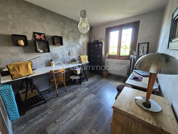 Magnifique Pavillon sur sous-sol de 177m² à Marzy

Exclusif chez BSK Immobilier!!!

Dans le village très prisé de Marzy,  situé proche de toutes les écoles,  les commerces et les commodités, nous vous présentons ce magnifique pavillon élevé sur sous sol construit en 1984, d'une superficie habitable de 177m², comprenant 5 pièces dont salon séjour avec cheminée, cuisine indépendante aménagée et équipée, wc, salle de bain, 2 chambres au rez-de-chaussée, grand palier, dressing, 2 chambres, wc et salle d'eau à l'étage, cellier, cave, buanderie aménagée, grand garage de28m², terrasses et dépendance de jardin, le tout sur un beau terrain d'environ 1000m², arboré, entretenu et entièrement clos avec une vue imprenable sur la campagne Nivernaise .

Au rez-de-chaussée, ce pavillon propose une spacieuse entrée ainsi qu'un dégagement qui dessert toutes les pièces de la maison notamment un grand salon séjour de 32 m², pièce de vie lumineuse qui propose un insert de cheminée, pour de belles soirées au coin du feu, ainsi que deux belles portes fenêtres qui donne sur une grande terrasse en bois.
Le dégagement dessert une grande cuisine indépendante, aménagée et équipée de 23m².
Le rez-de-chaussée se complète de 2 chambres de 11 et 15m², une salle de bain et un wc indépendant.

De la cuisine, un escalier mène à l'étage, dont le grand palier de 25m², dessert deux chambres de 16 et 21m², la plus grande offrant un espace dressing.
L'étage se complète d'une salle d'eau avec wc,, d'un grand dressing et d'une pièce de rangement .

Au sous sol, ce pavillon propose un espace buanderie de 16m², un cellier de 15m², une pièce de rangement de 13m², un atelier de 20m², une cave, ainsi qu'un grand garage de 27m² avec porte de garage motorisée.

Tous les sols de cette maison sont en carrelage (Salon séjour, cuisine, salle de bain, wc, buanderie cellier, véranda, garage) mais aussi en parquet (palier et chambres), elle est composée d'un chauffage au bois (insert) ou électrique, d'une isolation double vitrage PVC imitation bois, ainsi que de volets bois standards.
Ce pavillon dispose de combles parfaitement isolés et d'une toiture en tuiles mécaniques bétons en très bon état.

Côté terrain, cette maison dispose d'un portail motorisé avec console d'accueil , d'une parcelle d'environ 1000 m² de terrain sans vis à vis entièrement clôturée, arborée et très bien entretenue, d'une terrasse en bois qui propose une vue imprenable sur la campagne Nivernaise,  de deux autres terrasses dont une sous appentis, ainsi que d'une dépendnace de jardin,
Côté assainissement, ce pavillon dispose du tout à l'égout conforme.
Il dispose de la fibre internet

Les plus de cette maison :
Sa proximité de toutes les commodités, des commerces et des écoles. La qualité générale du bien parfaitement entretenu avec des grands volumes de pièces dont son salon séjour, sa cuisine indépendante aménagée et équipée, ses 4 chambres et ses 2 salles de bains, sa buanderie aménagée, son garage, ses extérieurs et ses terrasses, son terrain parfaitement entretenu, arboré et totalement clôturé.

Des photos supplémentaires sont disponibles sur BSK IMMOBILIER > Nos conseillers > Olivier FRESLON
Pour tout renseignement complémentaire ou pour une visite, contactez moi au 07.62.78.13.13.

Idéale pour une grande famille, cette maison est un vrai coup de cœur, une opportunité à saisir!!!