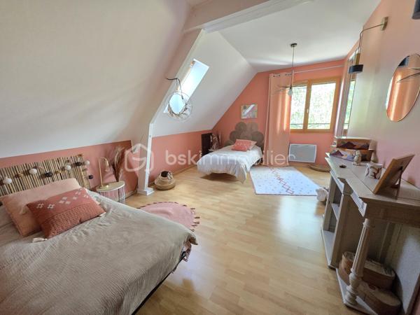 Magnifique Pavillon sur sous-sol de 177m² à Marzy

Exclusif chez BSK Immobilier!!!

Dans le village très prisé de Marzy,  situé proche de toutes les écoles,  les commerces et les commodités, nous vous présentons ce magnifique pavillon élevé sur sous sol construit en 1984, d'une superficie habitable de 177m², comprenant 5 pièces dont salon séjour avec cheminée, cuisine indépendante aménagée et équipée, wc, salle de bain, 2 chambres au rez-de-chaussée, grand palier, dressing, 2 chambres, wc et salle d'eau à l'étage, cellier, cave, buanderie aménagée, grand garage de28m², terrasses et dépendance de jardin, le tout sur un beau terrain d'environ 1000m², arboré, entretenu et entièrement clos avec une vue imprenable sur la campagne Nivernaise .

Au rez-de-chaussée, ce pavillon propose une spacieuse entrée ainsi qu'un dégagement qui dessert toutes les pièces de la maison notamment un grand salon séjour de 32 m², pièce de vie lumineuse qui propose un insert de cheminée, pour de belles soirées au coin du feu, ainsi que deux belles portes fenêtres qui donne sur une grande terrasse en bois.
Le dégagement dessert une grande cuisine indépendante, aménagée et équipée de 23m².
Le rez-de-chaussée se complète de 2 chambres de 11 et 15m², une salle de bain et un wc indépendant.

De la cuisine, un escalier mène à l'étage, dont le grand palier de 25m², dessert deux chambres de 16 et 21m², la plus grande offrant un espace dressing.
L'étage se complète d'une salle d'eau avec wc,, d'un grand dressing et d'une pièce de rangement .

Au sous sol, ce pavillon propose un espace buanderie de 16m², un cellier de 15m², une pièce de rangement de 13m², un atelier de 20m², une cave, ainsi qu'un grand garage de 27m² avec porte de garage motorisée.

Tous les sols de cette maison sont en carrelage (Salon séjour, cuisine, salle de bain, wc, buanderie cellier, véranda, garage) mais aussi en parquet (palier et chambres), elle est composée d'un chauffage au bois (insert) ou électrique, d'une isolation double vitrage PVC imitation bois, ainsi que de volets bois standards.
Ce pavillon dispose de combles parfaitement isolés et d'une toiture en tuiles mécaniques bétons en très bon état.

Côté terrain, cette maison dispose d'un portail motorisé avec console d'accueil , d'une parcelle d'environ 1000 m² de terrain sans vis à vis entièrement clôturée, arborée et très bien entretenue, d'une terrasse en bois qui propose une vue imprenable sur la campagne Nivernaise,  de deux autres terrasses dont une sous appentis, ainsi que d'une dépendnace de jardin,
Côté assainissement, ce pavillon dispose du tout à l'égout conforme.
Il dispose de la fibre internet

Les plus de cette maison :
Sa proximité de toutes les commodités, des commerces et des écoles. La qualité générale du bien parfaitement entretenu avec des grands volumes de pièces dont son salon séjour, sa cuisine indépendante aménagée et équipée, ses 4 chambres et ses 2 salles de bains, sa buanderie aménagée, son garage, ses extérieurs et ses terrasses, son terrain parfaitement entretenu, arboré et totalement clôturé.

Des photos supplémentaires sont disponibles sur BSK IMMOBILIER > Nos conseillers > Olivier FRESLON
Pour tout renseignement complémentaire ou pour une visite, contactez moi au 07.62.78.13.13.

Idéale pour une grande famille, cette maison est un vrai coup de cœur, une opportunité à saisir!!!