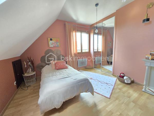 Magnifique Pavillon sur sous-sol de 177m² à Marzy

Exclusif chez BSK Immobilier!!!

Dans le village très prisé de Marzy,  situé proche de toutes les écoles,  les commerces et les commodités, nous vous présentons ce magnifique pavillon élevé sur sous sol construit en 1984, d'une superficie habitable de 177m², comprenant 5 pièces dont salon séjour avec cheminée, cuisine indépendante aménagée et équipée, wc, salle de bain, 2 chambres au rez-de-chaussée, grand palier, dressing, 2 chambres, wc et salle d'eau à l'étage, cellier, cave, buanderie aménagée, grand garage de28m², terrasses et dépendance de jardin, le tout sur un beau terrain d'environ 1000m², arboré, entretenu et entièrement clos avec une vue imprenable sur la campagne Nivernaise .

Au rez-de-chaussée, ce pavillon propose une spacieuse entrée ainsi qu'un dégagement qui dessert toutes les pièces de la maison notamment un grand salon séjour de 32 m², pièce de vie lumineuse qui propose un insert de cheminée, pour de belles soirées au coin du feu, ainsi que deux belles portes fenêtres qui donne sur une grande terrasse en bois.
Le dégagement dessert une grande cuisine indépendante, aménagée et équipée de 23m².
Le rez-de-chaussée se complète de 2 chambres de 11 et 15m², une salle de bain et un wc indépendant.

De la cuisine, un escalier mène à l'étage, dont le grand palier de 25m², dessert deux chambres de 16 et 21m², la plus grande offrant un espace dressing.
L'étage se complète d'une salle d'eau avec wc,, d'un grand dressing et d'une pièce de rangement .

Au sous sol, ce pavillon propose un espace buanderie de 16m², un cellier de 15m², une pièce de rangement de 13m², un atelier de 20m², une cave, ainsi qu'un grand garage de 27m² avec porte de garage motorisée.

Tous les sols de cette maison sont en carrelage (Salon séjour, cuisine, salle de bain, wc, buanderie cellier, véranda, garage) mais aussi en parquet (palier et chambres), elle est composée d'un chauffage au bois (insert) ou électrique, d'une isolation double vitrage PVC imitation bois, ainsi que de volets bois standards.
Ce pavillon dispose de combles parfaitement isolés et d'une toiture en tuiles mécaniques bétons en très bon état.

Côté terrain, cette maison dispose d'un portail motorisé avec console d'accueil , d'une parcelle d'environ 1000 m² de terrain sans vis à vis entièrement clôturée, arborée et très bien entretenue, d'une terrasse en bois qui propose une vue imprenable sur la campagne Nivernaise,  de deux autres terrasses dont une sous appentis, ainsi que d'une dépendnace de jardin,
Côté assainissement, ce pavillon dispose du tout à l'égout conforme.
Il dispose de la fibre internet

Les plus de cette maison :
Sa proximité de toutes les commodités, des commerces et des écoles. La qualité générale du bien parfaitement entretenu avec des grands volumes de pièces dont son salon séjour, sa cuisine indépendante aménagée et équipée, ses 4 chambres et ses 2 salles de bains, sa buanderie aménagée, son garage, ses extérieurs et ses terrasses, son terrain parfaitement entretenu, arboré et totalement clôturé.

Des photos supplémentaires sont disponibles sur BSK IMMOBILIER > Nos conseillers > Olivier FRESLON
Pour tout renseignement complémentaire ou pour une visite, contactez moi au 07.62.78.13.13.

Idéale pour une grande famille, cette maison est un vrai coup de cœur, une opportunité à saisir!!!