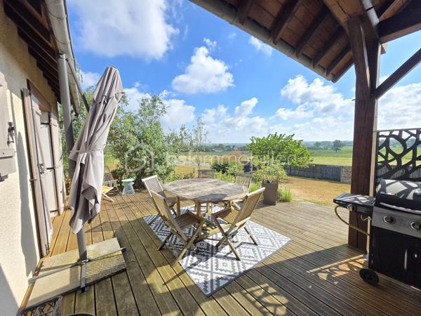 Magnifique Pavillon sur sous-sol de 177m² à Marzy

Exclusif chez BSK Immobilier!!!

Dans le village très prisé de Marzy,  situé proche de toutes les écoles,  les commerces et les commodités, nous vous présentons ce magnifique pavillon élevé sur sous sol construit en 1984, d'une superficie habitable de 177m², comprenant 5 pièces dont salon séjour avec cheminée, cuisine indépendante aménagée et équipée, wc, salle de bain, 2 chambres au rez-de-chaussée, grand palier, dressing, 2 chambres, wc et salle d'eau à l'étage, cellier, cave, buanderie aménagée, grand garage de28m², terrasses et dépendance de jardin, le tout sur un beau terrain d'environ 1000m², arboré, entretenu et entièrement clos avec une vue imprenable sur la campagne Nivernaise .

Au rez-de-chaussée, ce pavillon propose une spacieuse entrée ainsi qu'un dégagement qui dessert toutes les pièces de la maison notamment un grand salon séjour de 32 m², pièce de vie lumineuse qui propose un insert de cheminée, pour de belles soirées au coin du feu, ainsi que deux belles portes fenêtres qui donne sur une grande terrasse en bois.
Le dégagement dessert une grande cuisine indépendante, aménagée et équipée de 23m².
Le rez-de-chaussée se complète de 2 chambres de 11 et 15m², une salle de bain et un wc indépendant.

De la cuisine, un escalier mène à l'étage, dont le grand palier de 25m², dessert deux chambres de 16 et 21m², la plus grande offrant un espace dressing.
L'étage se complète d'une salle d'eau avec wc,, d'un grand dressing et d'une pièce de rangement .

Au sous sol, ce pavillon propose un espace buanderie de 16m², un cellier de 15m², une pièce de rangement de 13m², un atelier de 20m², une cave, ainsi qu'un grand garage de 27m² avec porte de garage motorisée.

Tous les sols de cette maison sont en carrelage (Salon séjour, cuisine, salle de bain, wc, buanderie cellier, véranda, garage) mais aussi en parquet (palier et chambres), elle est composée d'un chauffage au bois (insert) ou électrique, d'une isolation double vitrage PVC imitation bois, ainsi que de volets bois standards.
Ce pavillon dispose de combles parfaitement isolés et d'une toiture en tuiles mécaniques bétons en très bon état.

Côté terrain, cette maison dispose d'un portail motorisé avec console d'accueil , d'une parcelle d'environ 1000 m² de terrain sans vis à vis entièrement clôturée, arborée et très bien entretenue, d'une terrasse en bois qui propose une vue imprenable sur la campagne Nivernaise,  de deux autres terrasses dont une sous appentis, ainsi que d'une dépendnace de jardin,
Côté assainissement, ce pavillon dispose du tout à l'égout conforme.
Il dispose de la fibre internet

Les plus de cette maison :
Sa proximité de toutes les commodités, des commerces et des écoles. La qualité générale du bien parfaitement entretenu avec des grands volumes de pièces dont son salon séjour, sa cuisine indépendante aménagée et équipée, ses 4 chambres et ses 2 salles de bains, sa buanderie aménagée, son garage, ses extérieurs et ses terrasses, son terrain parfaitement entretenu, arboré et totalement clôturé.

Des photos supplémentaires sont disponibles sur BSK IMMOBILIER > Nos conseillers > Olivier FRESLON
Pour tout renseignement complémentaire ou pour une visite, contactez moi au 07.62.78.13.13.

Idéale pour une grande famille, cette maison est un vrai coup de cœur, une opportunité à saisir!!!