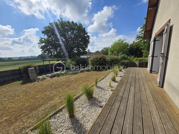 Magnifique Pavillon sur sous-sol de 177m² à Marzy

Exclusif chez BSK Immobilier!!!

Dans le village très prisé de Marzy,  situé proche de toutes les écoles,  les commerces et les commodités, nous vous présentons ce magnifique pavillon élevé sur sous sol construit en 1984, d'une superficie habitable de 177m², comprenant 5 pièces dont salon séjour avec cheminée, cuisine indépendante aménagée et équipée, wc, salle de bain, 2 chambres au rez-de-chaussée, grand palier, dressing, 2 chambres, wc et salle d'eau à l'étage, cellier, cave, buanderie aménagée, grand garage de28m², terrasses et dépendance de jardin, le tout sur un beau terrain d'environ 1000m², arboré, entretenu et entièrement clos avec une vue imprenable sur la campagne Nivernaise .

Au rez-de-chaussée, ce pavillon propose une spacieuse entrée ainsi qu'un dégagement qui dessert toutes les pièces de la maison notamment un grand salon séjour de 32 m², pièce de vie lumineuse qui propose un insert de cheminée, pour de belles soirées au coin du feu, ainsi que deux belles portes fenêtres qui donne sur une grande terrasse en bois.
Le dégagement dessert une grande cuisine indépendante, aménagée et équipée de 23m².
Le rez-de-chaussée se complète de 2 chambres de 11 et 15m², une salle de bain et un wc indépendant.

De la cuisine, un escalier mène à l'étage, dont le grand palier de 25m², dessert deux chambres de 16 et 21m², la plus grande offrant un espace dressing.
L'étage se complète d'une salle d'eau avec wc,, d'un grand dressing et d'une pièce de rangement .

Au sous sol, ce pavillon propose un espace buanderie de 16m², un cellier de 15m², une pièce de rangement de 13m², un atelier de 20m², une cave, ainsi qu'un grand garage de 27m² avec porte de garage motorisée.

Tous les sols de cette maison sont en carrelage (Salon séjour, cuisine, salle de bain, wc, buanderie cellier, véranda, garage) mais aussi en parquet (palier et chambres), elle est composée d'un chauffage au bois (insert) ou électrique, d'une isolation double vitrage PVC imitation bois, ainsi que de volets bois standards.
Ce pavillon dispose de combles parfaitement isolés et d'une toiture en tuiles mécaniques bétons en très bon état.

Côté terrain, cette maison dispose d'un portail motorisé avec console d'accueil , d'une parcelle d'environ 1000 m² de terrain sans vis à vis entièrement clôturée, arborée et très bien entretenue, d'une terrasse en bois qui propose une vue imprenable sur la campagne Nivernaise,  de deux autres terrasses dont une sous appentis, ainsi que d'une dépendnace de jardin,
Côté assainissement, ce pavillon dispose du tout à l'égout conforme.
Il dispose de la fibre internet

Les plus de cette maison :
Sa proximité de toutes les commodités, des commerces et des écoles. La qualité générale du bien parfaitement entretenu avec des grands volumes de pièces dont son salon séjour, sa cuisine indépendante aménagée et équipée, ses 4 chambres et ses 2 salles de bains, sa buanderie aménagée, son garage, ses extérieurs et ses terrasses, son terrain parfaitement entretenu, arboré et totalement clôturé.

Des photos supplémentaires sont disponibles sur BSK IMMOBILIER > Nos conseillers > Olivier FRESLON
Pour tout renseignement complémentaire ou pour une visite, contactez moi au 07.62.78.13.13.

Idéale pour une grande famille, cette maison est un vrai coup de cœur, une opportunité à saisir!!!